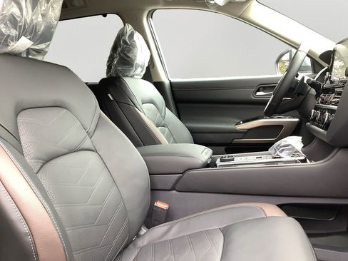 New 2025 Nissan Pathfinder Platinum w/ Cargo Package image 12