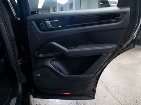 Used 2019 Porsche Cayenne Base image 22