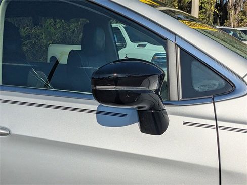 Certified 2024 Chrysler Pacifica Limited image 11