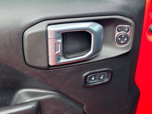 Used 2021 Jeep Wrangler Unlimited Rubicon w/ LED Lighting Group AWD/4WD image 17