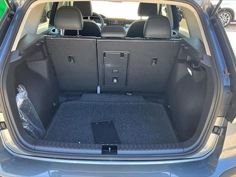 Certified 2025 Volkswagen Taos SE image 15