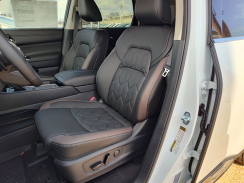 New 2026 Nissan Pathfinder Platinum image 7