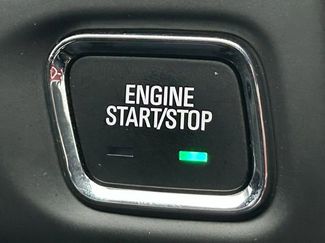 Used 2023 GMC Acadia SLE video 3