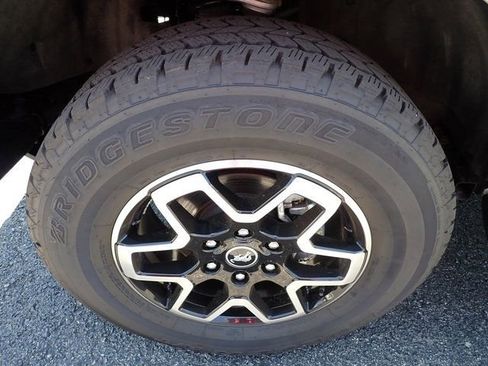 Used 2025 Ford Bronco Outer Banks AWD/4WD image 13