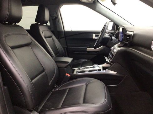 Used 2022 Ford Explorer XLT w/ Equipment Group 202A image 31