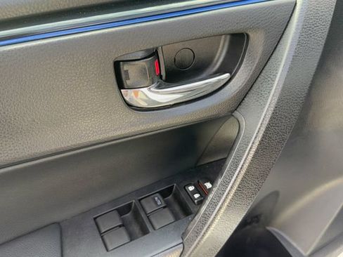 Used 2017 Toyota Corolla SE FWD image 13