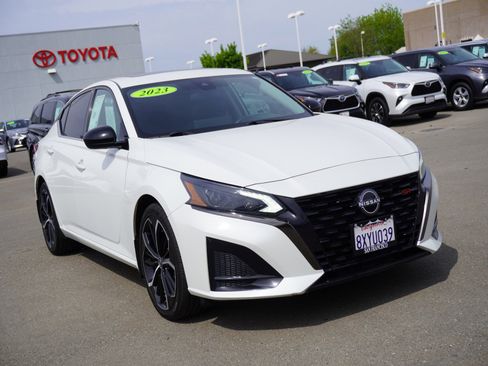 Used 2023 Nissan Altima 2.5 SR w/ SR Premium Package FWD image 1