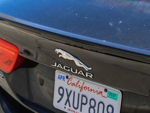 Used 2018 Jaguar XE Premium AWD/4WD image 11