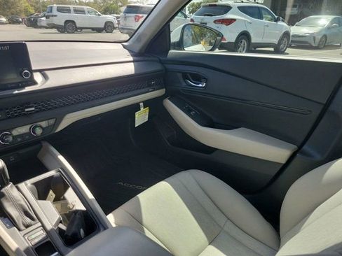 Used 2023 Honda Accord EX image 23