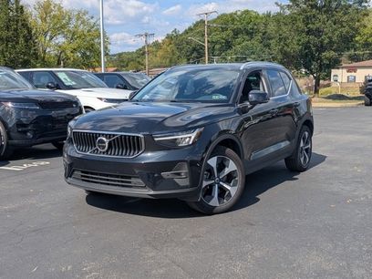 Used 2025 Volvo XC40 B5 Plus
