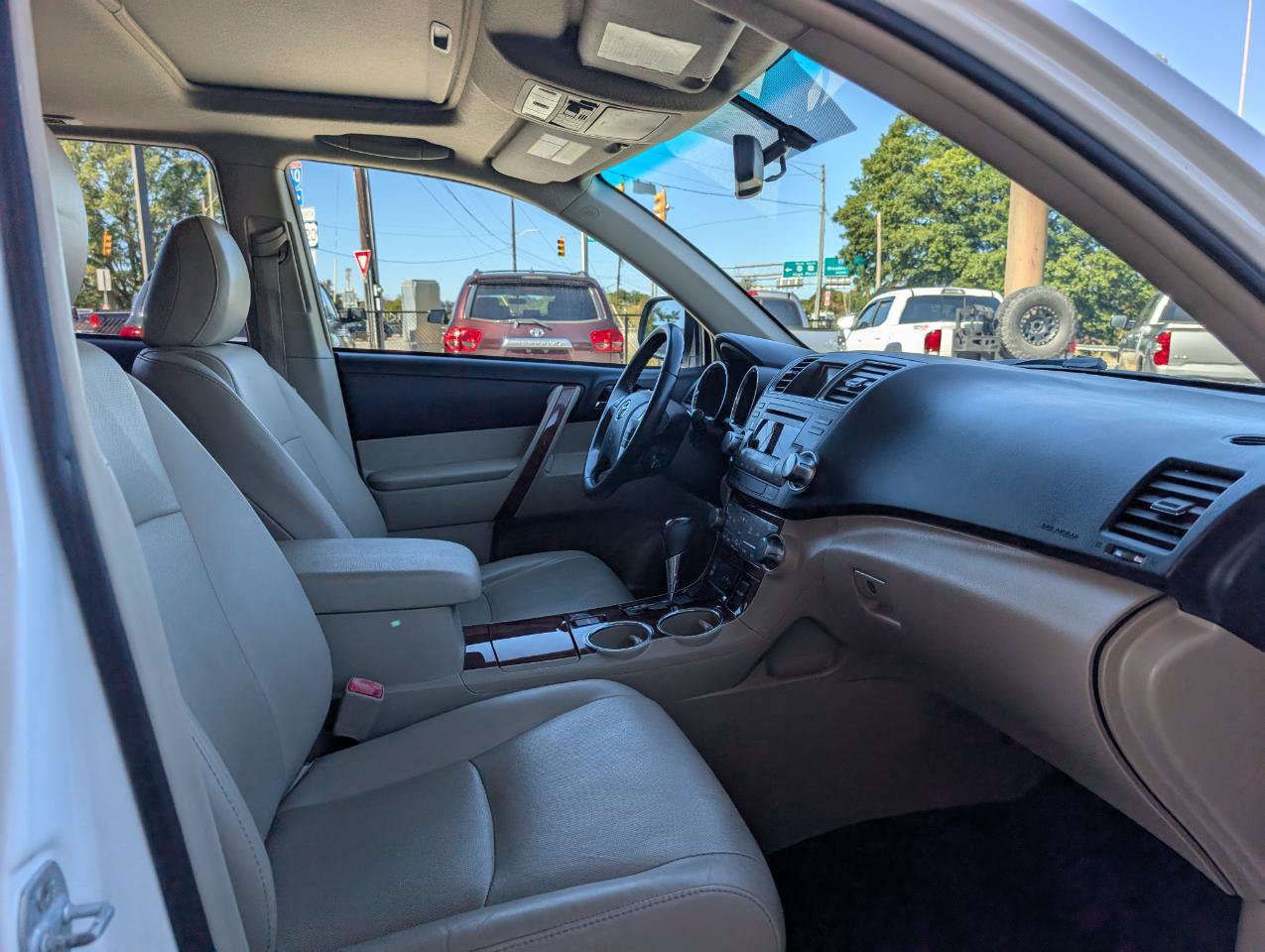 Used 2012 Toyota Highlander Limited w/ Tow Pkg AWD/4WD image 22