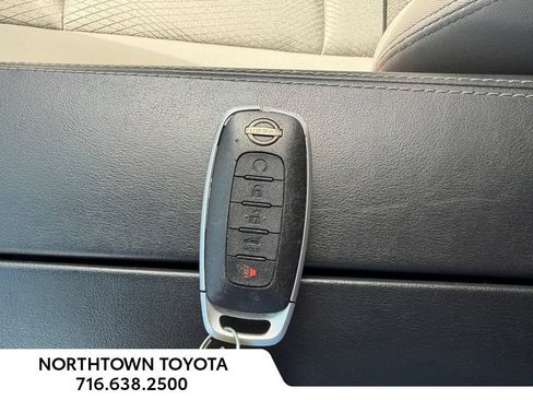 Used 2024 Nissan Rogue SV AWD/4WD image 30