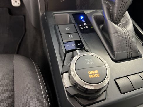 Used 2024 Toyota Tacoma TRD Sport w/ TRD Sport Upgrade Package image 31