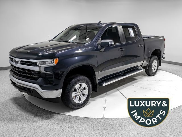 Used 2022 Chevrolet Silverado 1500 LT AWD/4WD image 1