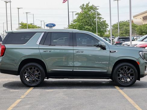 Used 2024 GMC Yukon SLT w/ SLT Luxury Package AWD/4WD image 32