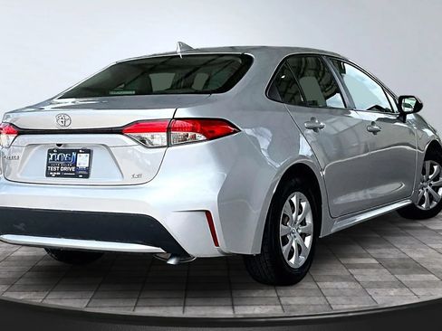 Used 2021 Toyota Corolla LE w/ Carpet Mat Package (TMS) FWD image 6