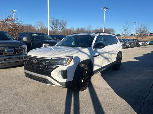 New 2026 Volkswagen Atlas Peak Edition image 7