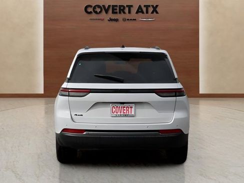 New 2026 Jeep Grand Cherokee Altitude image 4