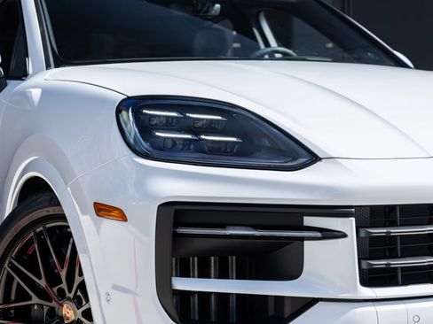 New 2026 Porsche Cayenne Coupe AWD/4WD image 14