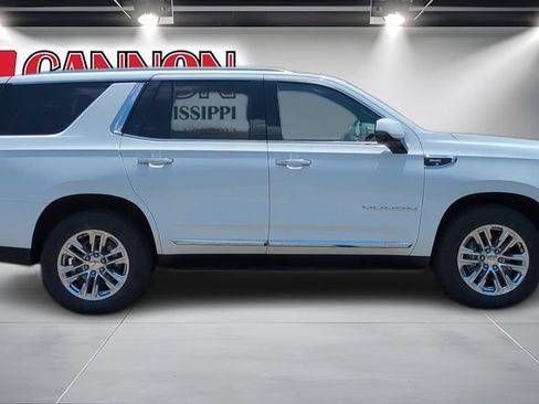 Used 2023 GMC Yukon SLT w/ SLT Luxury Package RWD image 4
