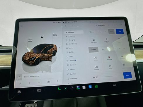 Used 2023 Tesla Model Y Long Range AWD/4WD image 25