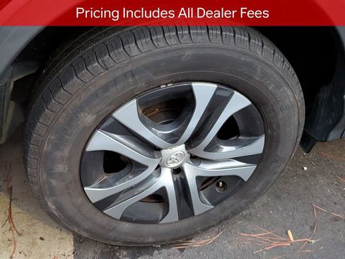 Used 2018 Toyota RAV4 LE FWD image 8