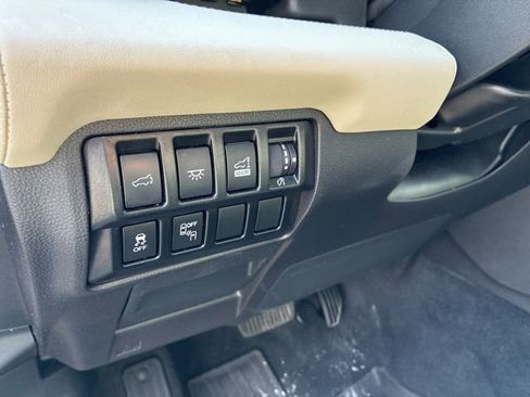 Used 2022 Subaru Ascent Touring image 7