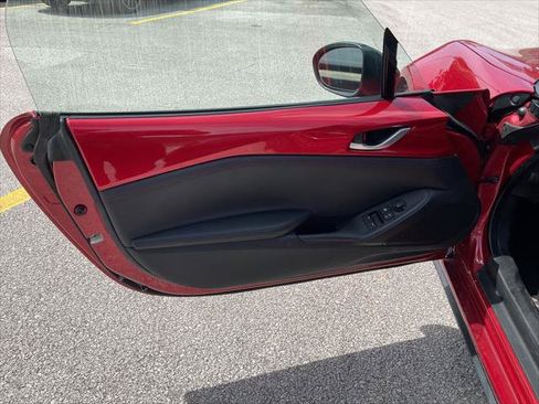 Used 2016 MAZDA MX-5 Miata Club RWD image 9