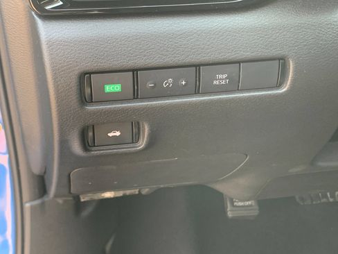 Used 2025 Nissan Sentra SV FWD image 32