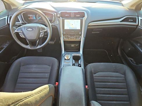 Used 2020 Ford Fusion SE image 16