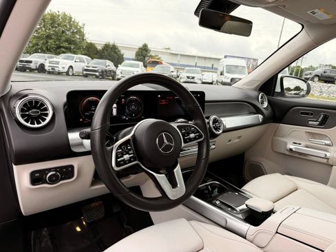 Used 2023 Mercedes-Benz GLB 250 w/ Premium Package image 14