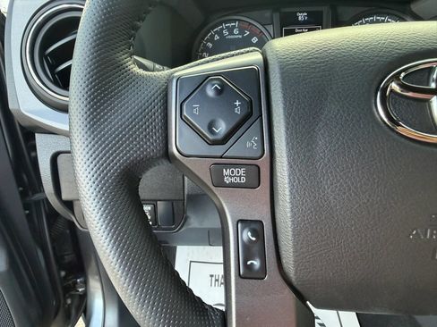 Used 2022 Toyota Tacoma TRD Off-Road w/ Technology Package AWD/4WD image 23