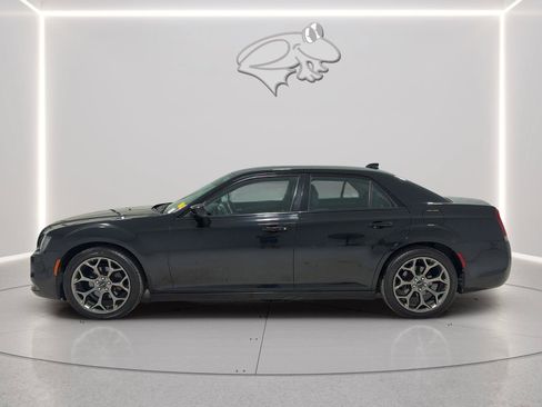 Used 2018 Chrysler 300 Touring w/ Sport Appearance Package RWD image 2