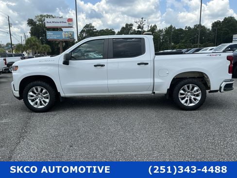 Used 2021 Chevrolet Silverado 1500 Custom AWD/4WD image 2