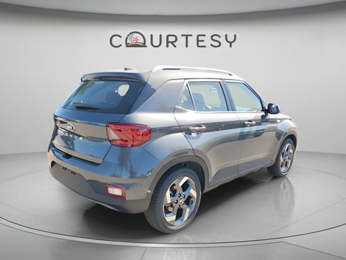 Certified 2025 Hyundai Venue SEL FWD image 5