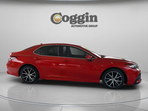 Used 2023 Toyota Camry SE w/ Convenience Package FWD image 6