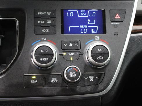 Used 2017 Toyota Sienna Limited FWD image 19