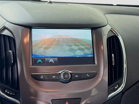 Used 2017 Chevrolet Cruze LT w/ Convenience Package image 7