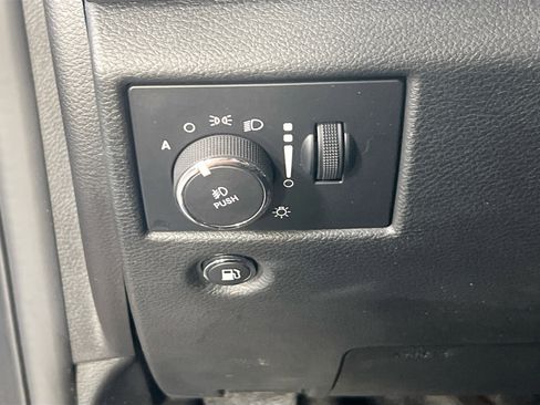 Used 2022 Jeep Grand Cherokee Laredo X image 10