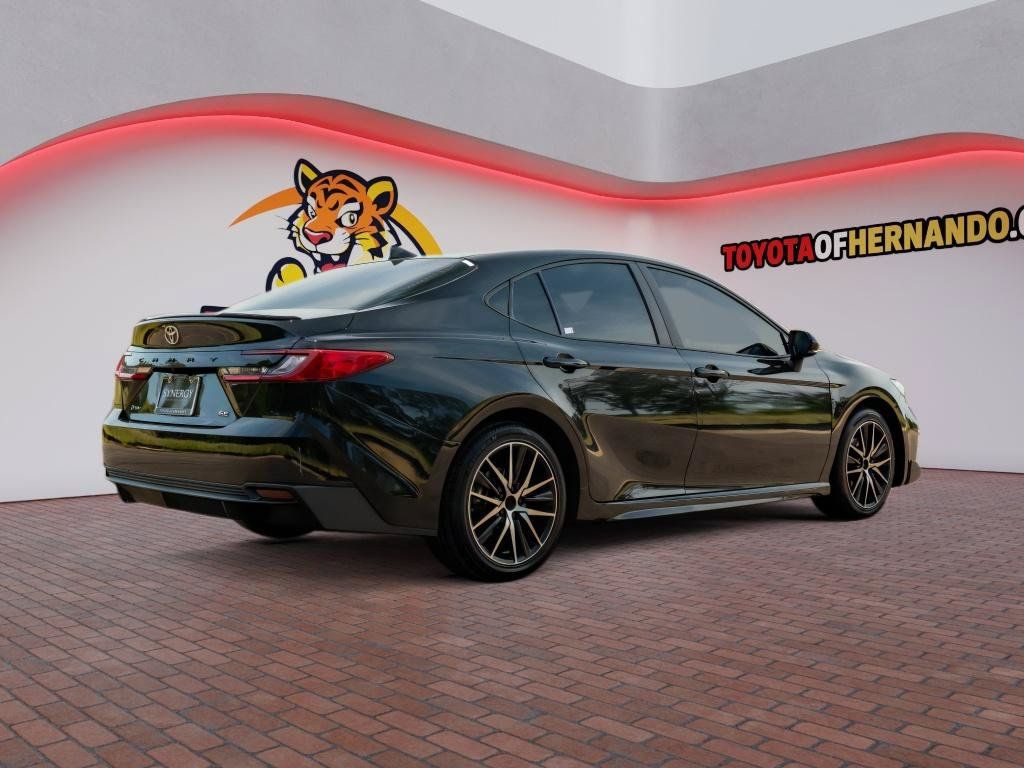 Used 2025 Toyota Camry SE FWD image 6
