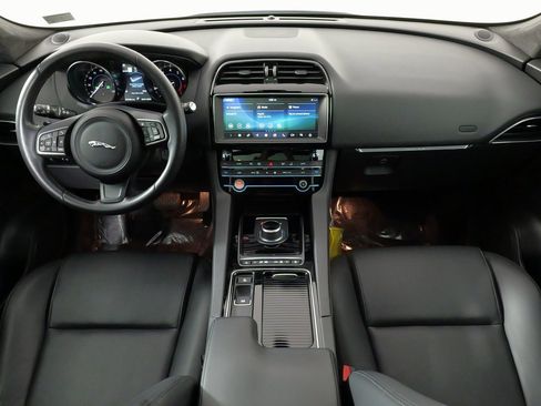 Used 2020 Jaguar F-PACE Premium image 43