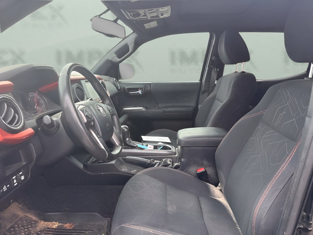 Used 2017 Toyota Tacoma TRD Off-Road AWD/4WD image 9