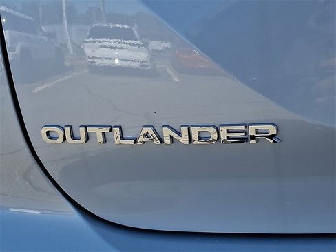 New 2025 Mitsubishi Outlander SE image 21