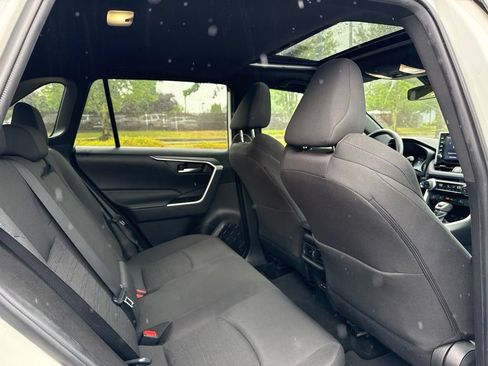 Used 2022 Toyota RAV4 SE w/ Convenience Package AWD/4WD image 23