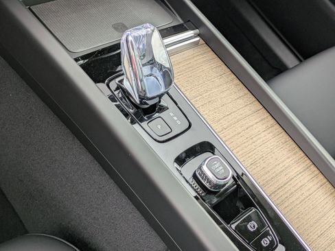 New 2026 Volvo XC60 B5 Plus w/ Climate Package PRO image 12