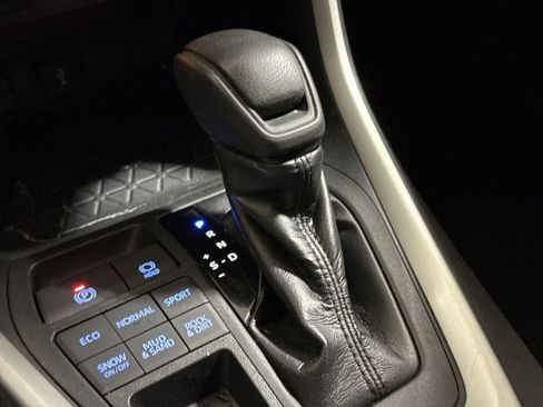Used 2020 Toyota RAV4 XLE AWD/4WD image 17
