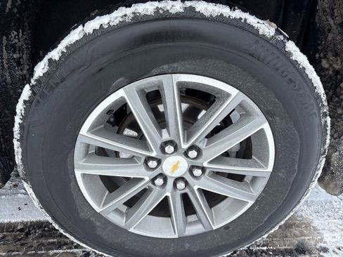Used 2023 Chevrolet Traverse LT image 27