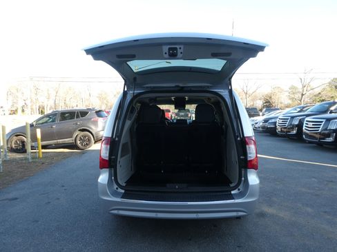 Used 2011 Chrysler Town & Country Touring-L w/ Entertainment Group #2 image 7