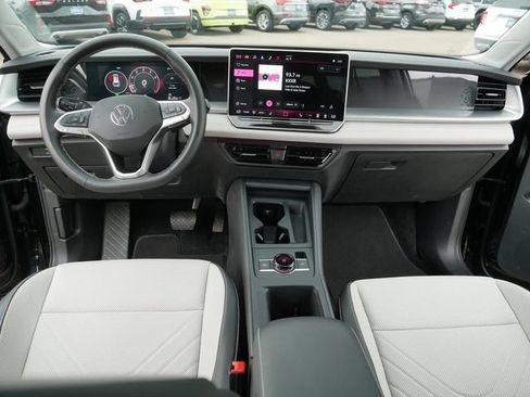Certified 2025 Volkswagen Tiguan SE AWD/4WD image 22