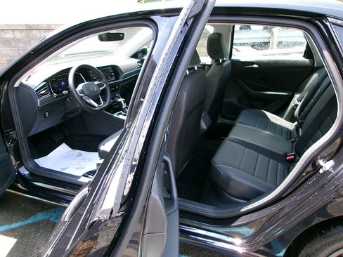 Used 2024 Volkswagen Jetta SE w/ Panoramic Sunroof Package FWD image 13